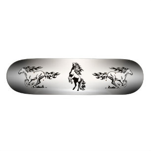 Skateboard mit Pferden