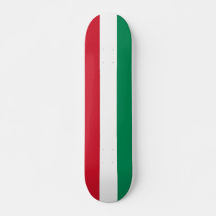 Skateboard mit ungarischer Flagge