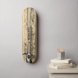Skateboard mit verwittertem Holzdesign