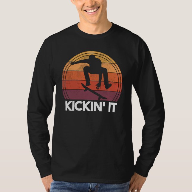 Skateboarder Kickin' It  Retro Skater Skateboardin T-Shirt (Vorderseite)