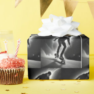 Skateboardjunge mit Blitzstiften Geschenkpapier