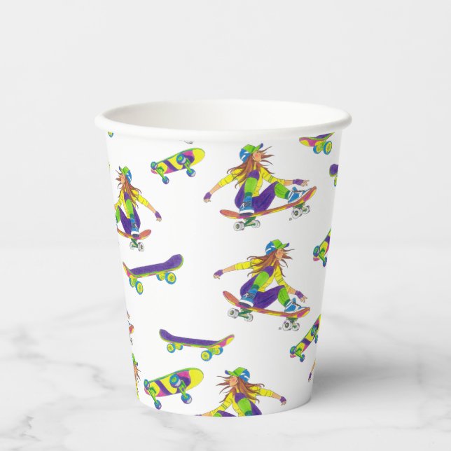 Skateboardmädchen Pappbecher (Vorderseite)