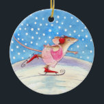 Skaten Mouse Weihnachts- oder Winterschmuck Keramik Ornament<br><div class="desc">Diese niedliche Skaten-Maus wird sich freuen,  Ihren Weihnachtsbaum zu schmücken,  aber Sie will vielleicht,  sie während des ganzen Winters behalten. Passende Grußkarten,  Aufkleber und andere Gegenstände mit diesem Bild auch in meinem Zazzle-Shop erhältlich.</div>