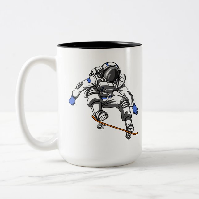 Skater-Astronauten-Skateboarding kosmischer Raum Zweifarbige Tasse (Links)