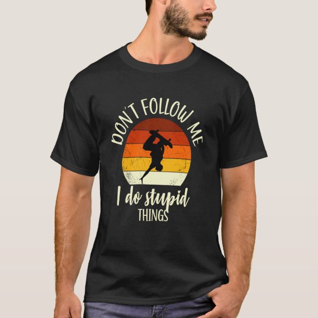 Skater Does Stupid Things Skater Saying Skater Ska T-Shirt (Vorderseite)