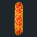 Skater-Jungen-Rot-Flammen Skateboard<br><div class="desc">Dieser Skateboard ist auf Feuer mit coolen gelben und roten Flammen von unserer Skater-Jungensammlung.</div>