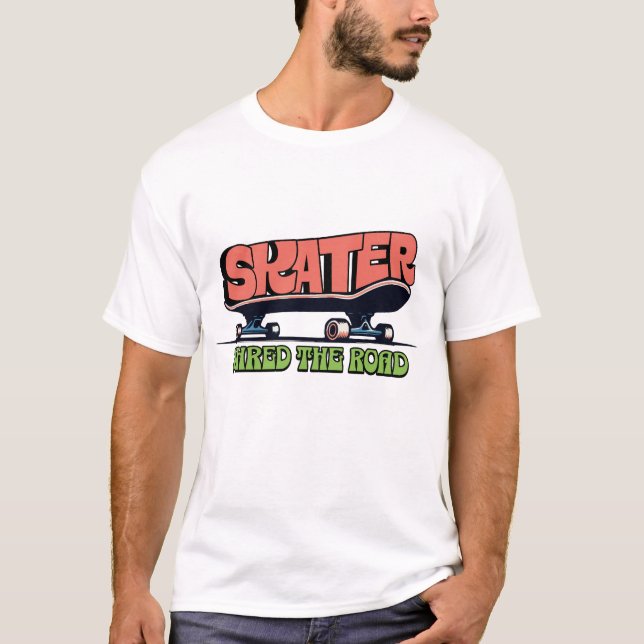 Skater Shred the Road – Retro 70s Skateboarding  T-Shirt (Vorderseite)
