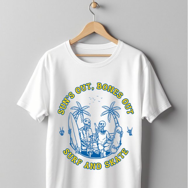 Skeleton Beach Vibes Surf und Skate Summer Design T-Shirt (Von Creator hochgeladen)