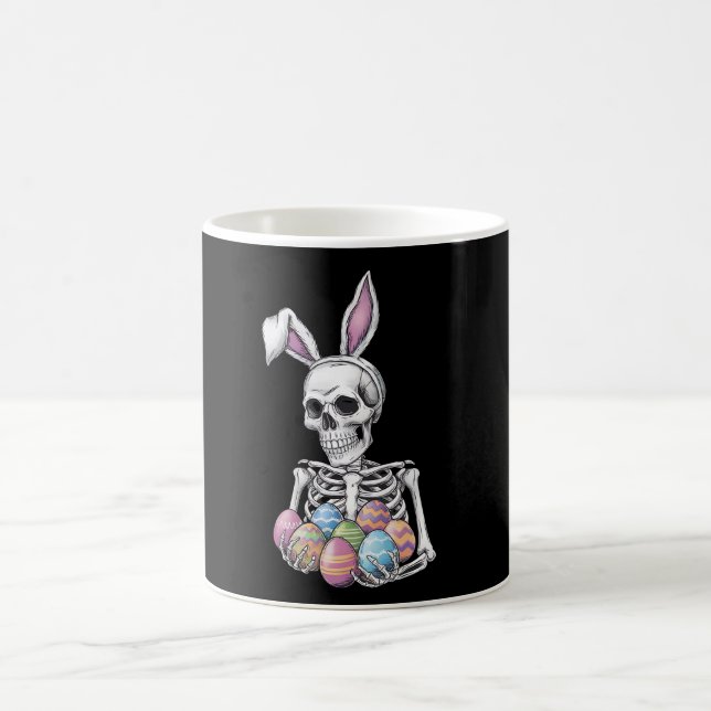 Skeleton Bunny Holding Ostereier Funny Rabbit Kaffeetasse (Mittel)