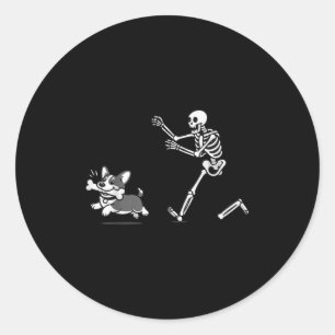 Skeleton Chasing Corgi Halloween Vibe Corgi Dog Lo Runder Aufkleber