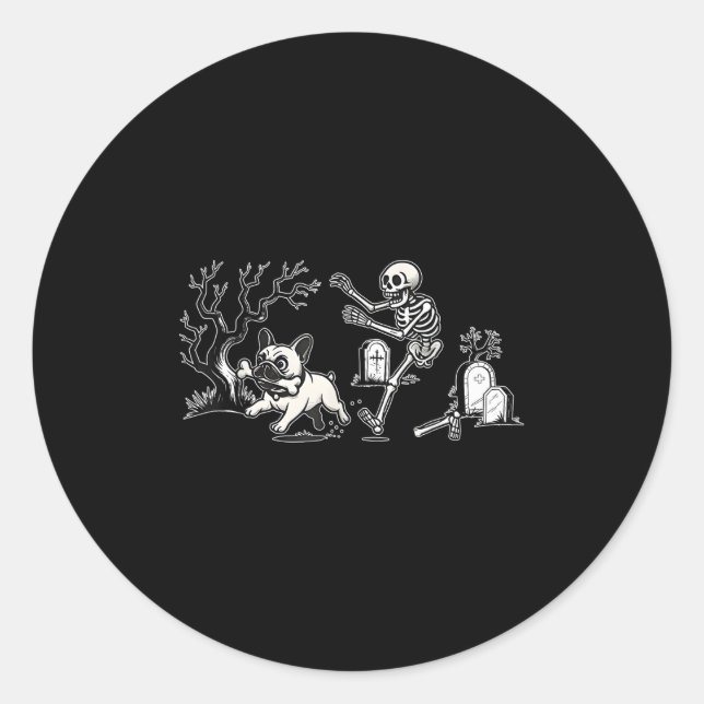 Skeleton Chasing French Bulldog Halloween Dog Mom  Runder Aufkleber (Vorderseite)