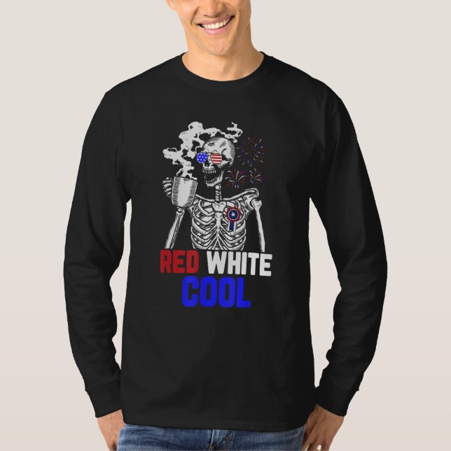 Skeleton Drinking Coffee 4th of July Cool Red And  T-Shirt (Vorderseite)