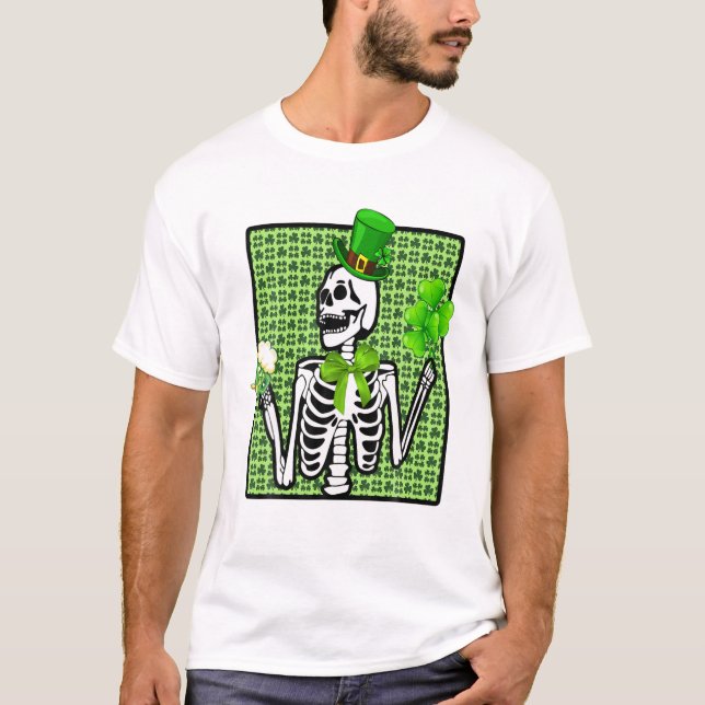 Skeleton Drinking Green Beer St Patricks Day Iris T-Shirt (Vorderseite)