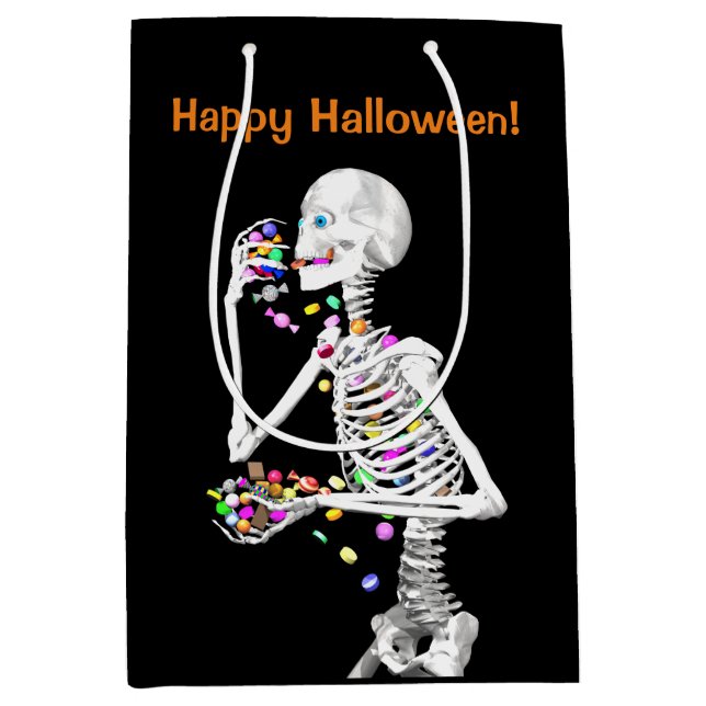 Skeleton Eating Halloween Candy Mittlere Geschenktüte (Vorderseite)