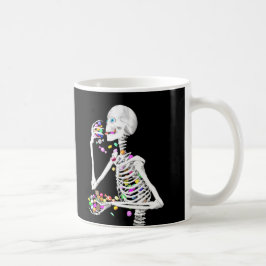 Skeleton Eating Halloween Candy Tasse