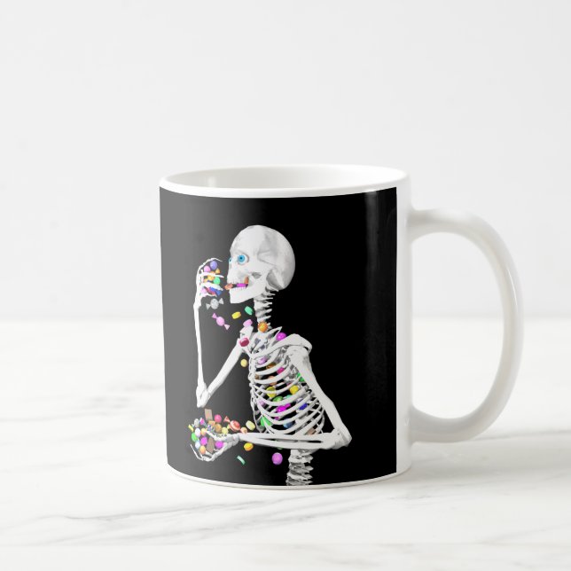 Skeleton Eating Halloween Candy Tasse (Rechts)