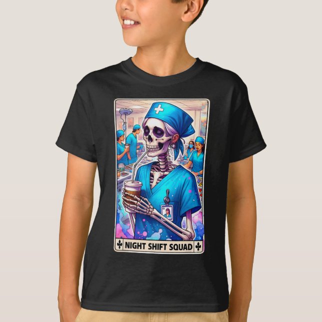 Skeleton Funny Tarot Card Night Shift Squad Hallow T-Shirt (Vorderseite)
