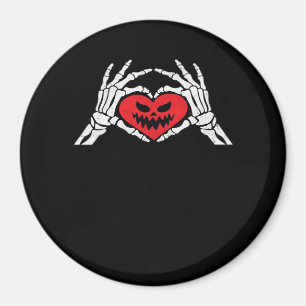 Skeleton hält ein heißes, unheimliches Halloween Magnet