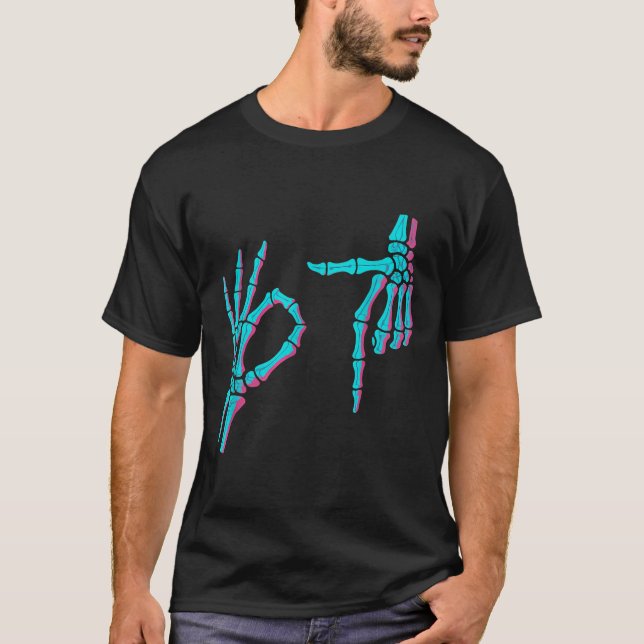 Skeleton Hand Funny Six Seven 6 7 Meme 67 Hallowee T-Shirt (Vorderseite)