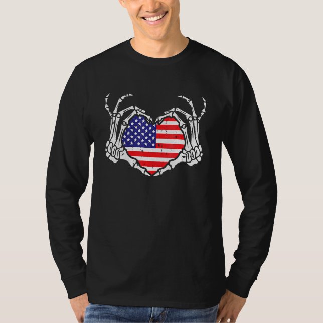 Skeleton Hand Herz 4. Juli Liebe American Flag T-Shirt (Vorderseite)