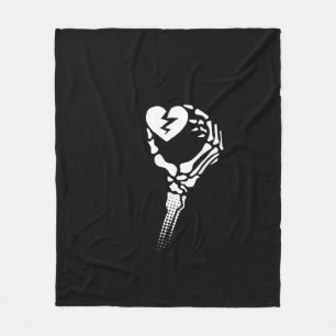 Skeleton Hand Holding Herz Fleecedecke