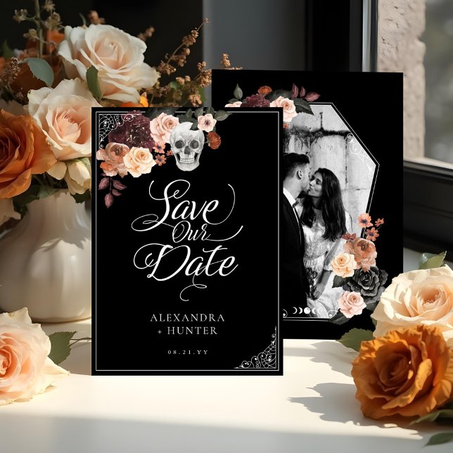 Skeleton Hand Ring Goth Hochzeit im Herbst Save th Einladung (Skeleton Hand Ring Goth Fall Wedding Save the Date Invitation - Front & Back)