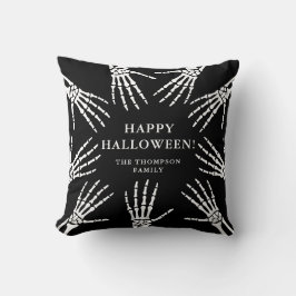 Skeleton Hands Familienname Happy Halloween Black Kissen