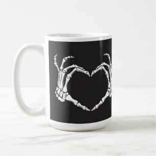 Skeleton Heart Hands auf einem Kaffeetasse