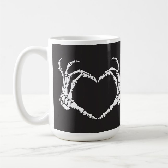 Skeleton Heart Hands auf einem Kaffeetasse (Links)