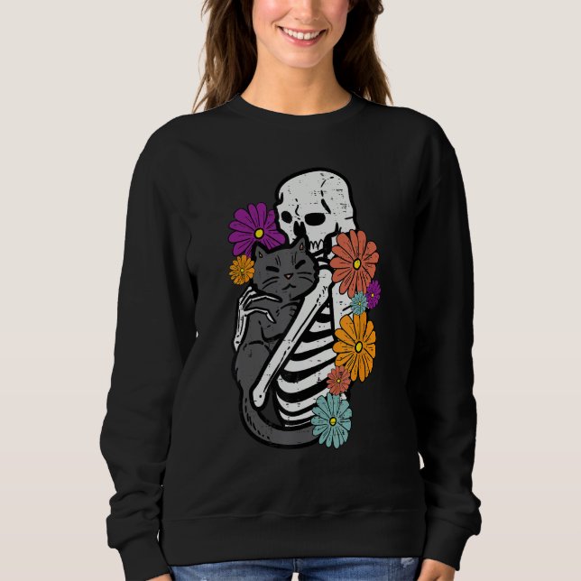 Skeleton Hugging Black Cat Flowers Halloween Women Sweatshirt (Vorderseite)