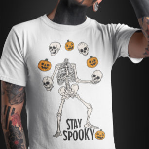 Skeleton joggt seinen Schädel und KürbisHalloween T-Shirt