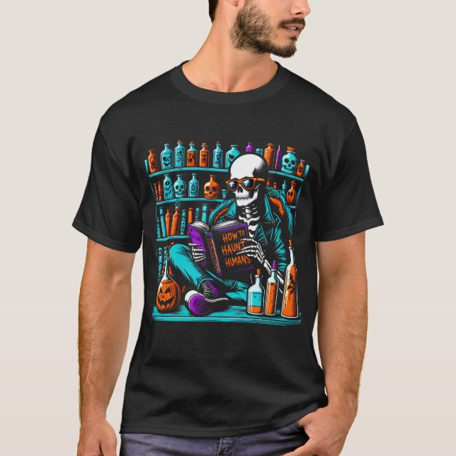 Skeleton Read Book, Halloween Haunting T-Shirt (Vorderseite)