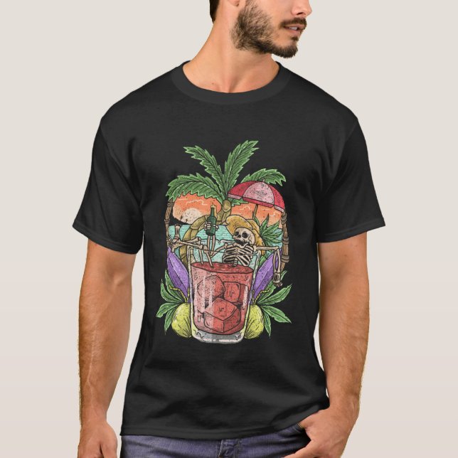 Skeleton Relaxing On Tropical Beach  Beer Drinking T-Shirt (Vorderseite)