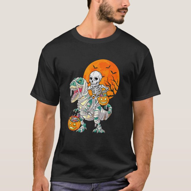 Skeleton Riding Mummy Dinosaur Rex Halloween Pump T-Shirt (Vorderseite)