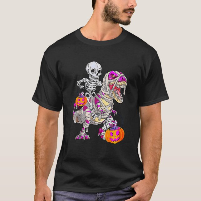 Skeleton Riding Mummy Dinosaur Rex Halloween Pump T-Shirt (Vorderseite)