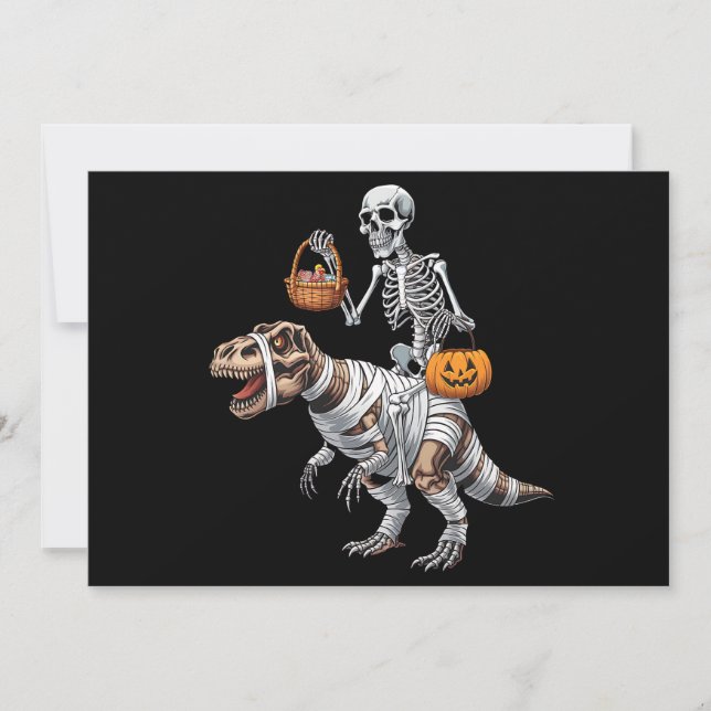 Skeleton Riding Mummy Dinosaur T rex Halloween Spa Einladung (Vorderseite)