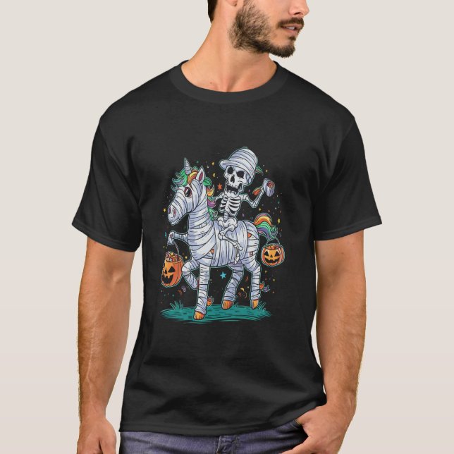 Skeleton Riding Mummy Unicorn Halloween Funny Pump T-Shirt (Vorderseite)