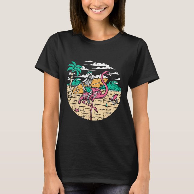 Skeleton Surfer Riding Flamingo Halloween Kostüm T-Shirt (Vorderseite)