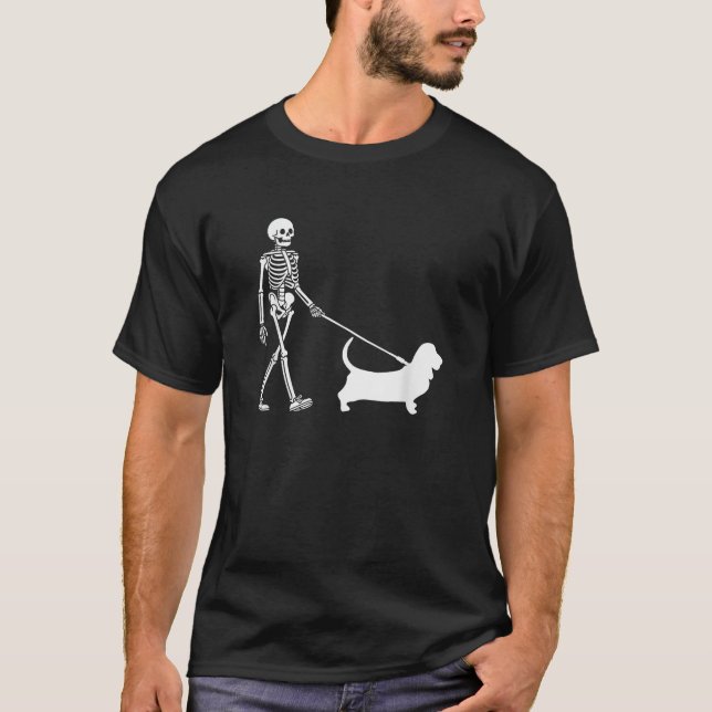 Skeleton Walking a Dog Basset Hound Halloween Outf T-Shirt (Vorderseite)