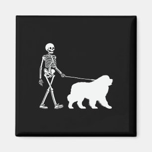 Skeleton Wandern ein Neufundland Hund Halloween Ou Magnet