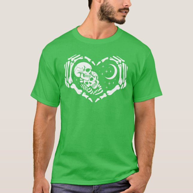 Skeletons In Love In Heart Shape Skeleton Hands T-Shirt (Vorderseite)
