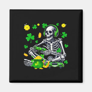 Skelett, das am St. Patrick's Day Shamrock-Spiele Magnet