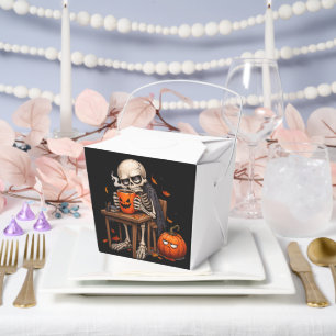 Skelett, das Halloween-Kürbistasse trinkt Geschenkschachtel