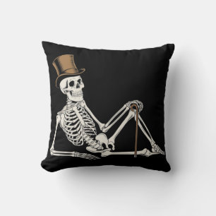 Skelett, das schwarze Halloween-Akzente ablegt Kissen