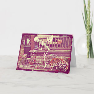 Skelett fährt Fahrrad Frohes Halloween Spukhaft Karte