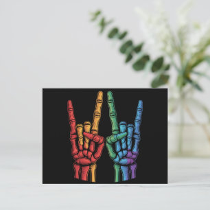 Skelett-Felsen-Hand LGBTQ-Regenbogenflagge Gay Pri Postkarte