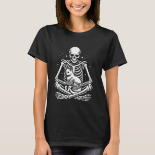 Skelett hält eine Katze Faules Halloween-Kostüm Ka T-Shirt