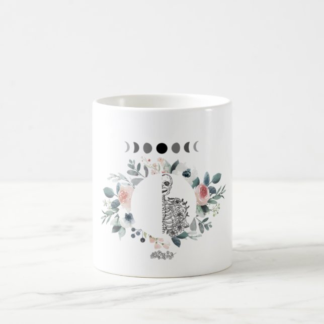 Skelett mit Blumen Kaffeetasse (Mittel)