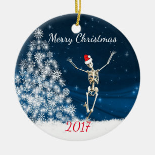 Skelett mit Weihnachtsmannmütze "Christmas 20xx" Keramikornament