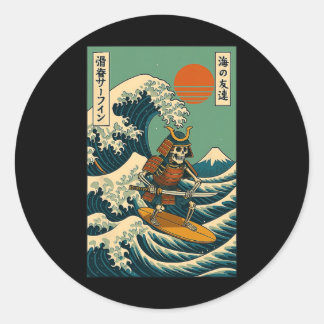 Skelett-Samurai surft auf japanischer Welle Runder Aufkleber